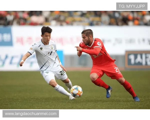 武汉三镇鏖战绿茵赛场豪强争锋演绎巅峰对决再掀足球激情风暴 武汉三镇鏖战绿茵赛场豪强争锋演绎巅峰对决再掀足球激情风暴