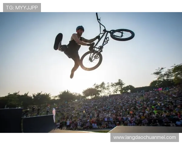 重庆极限运动队在世界街舞大赛中的灵活性表现引发热议与赞赏